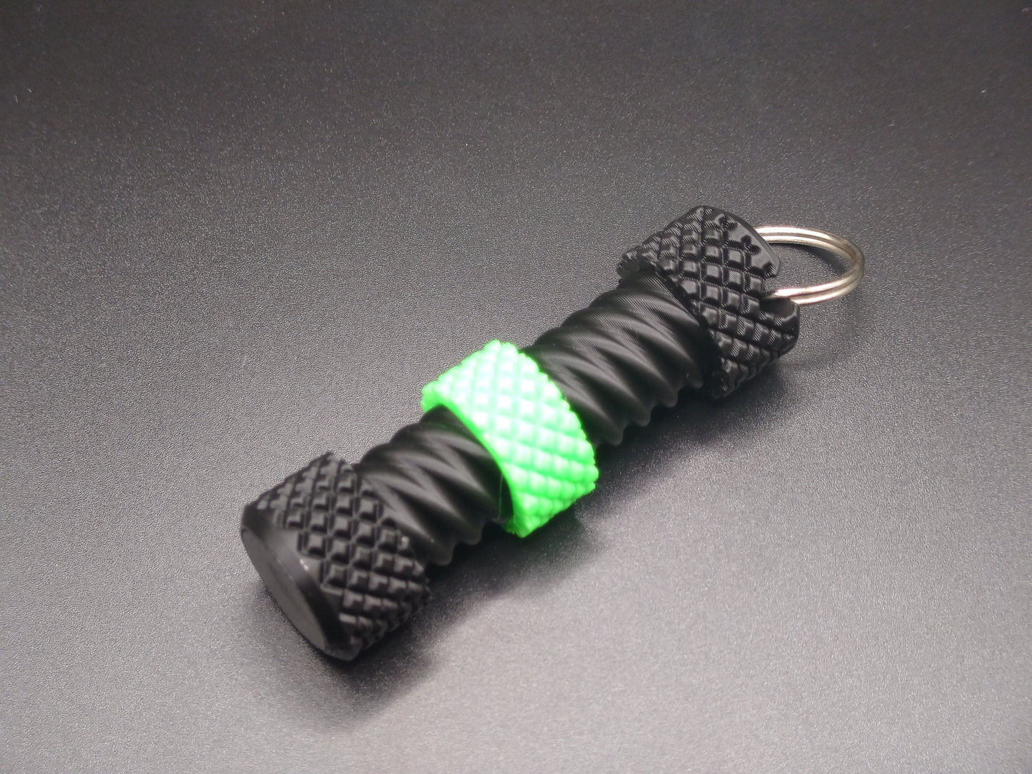 3D Printed Fidget Thick Bolt Keyring Black Green